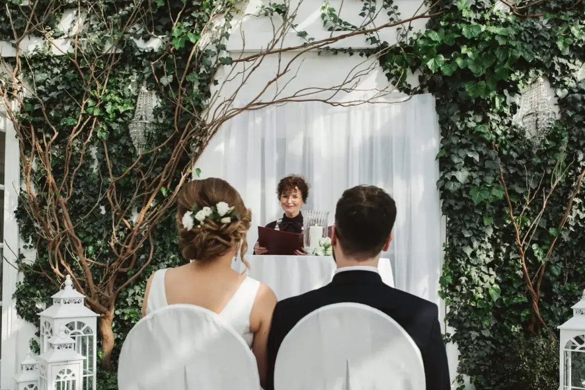 Ślub cywilny Warszawa: Urzędy, plener, koszty i formalności