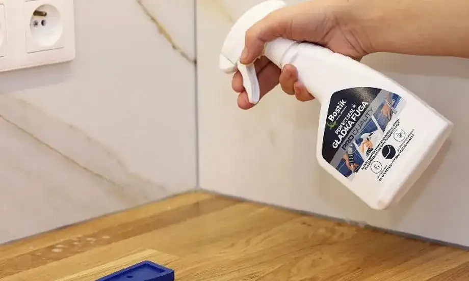 Skuteczne sposoby na odtłuszczenie kafelków przed silikonowaniem