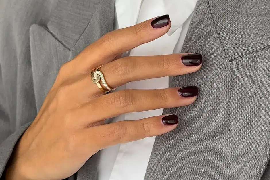 Modne kolory paznokci jesień/zima 2025: Trendy i inspiracje