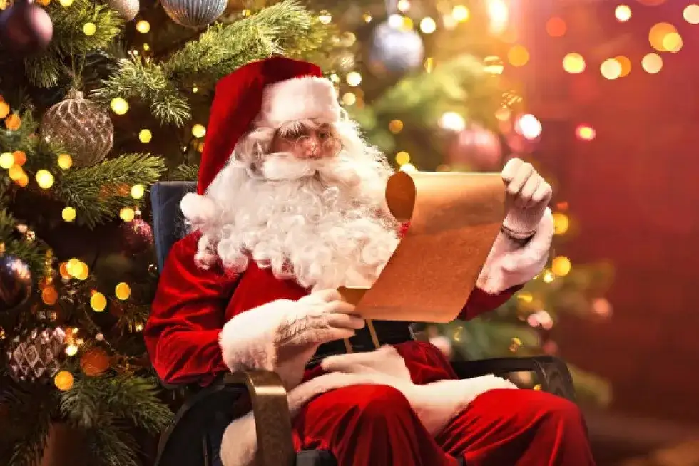 Prezenty na mikołaja czy pod choinkę – jakie są kluczowe różnice?