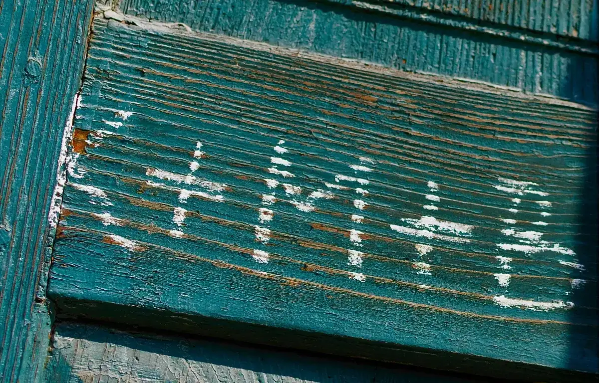 Co piszemy na drzwiach w Trzech Króli? Odkryj ich znaczenie i tradycje