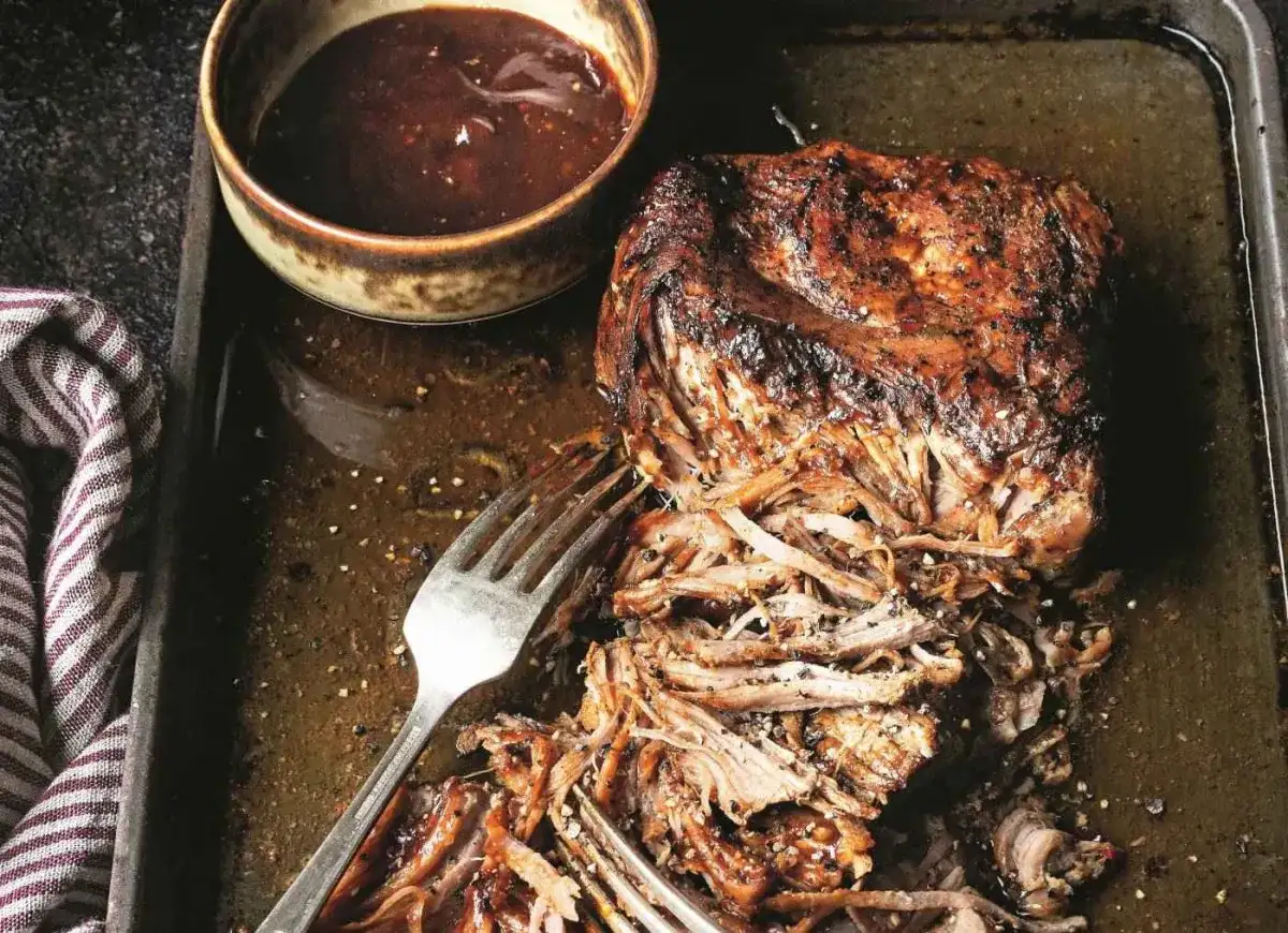 Pita z szarpaną wieprzowiną – prosty przepis na pyszny fast food w domu