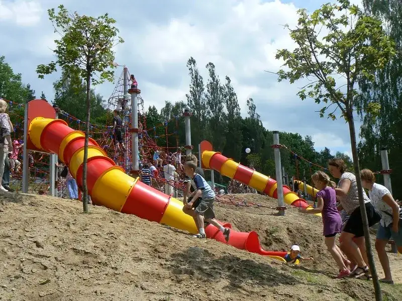 Atrakcje w Mrągowie, które zaskoczą każdego miłośnika natury i kultury