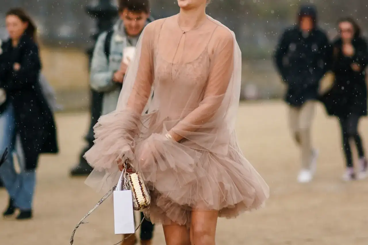 Romantyczna stylizacja: jak stworzyć niezapomniane outfity na każdą okazję