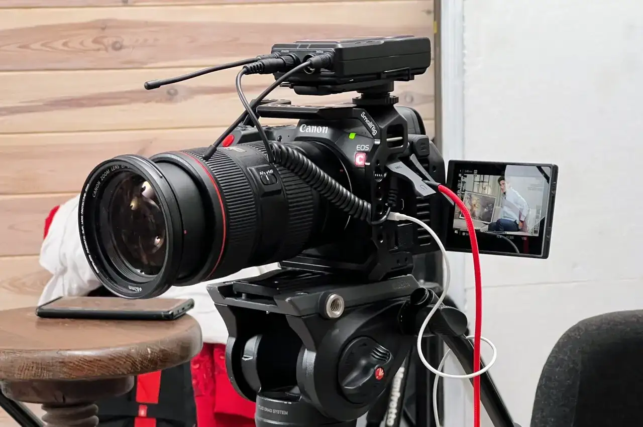 Jaki mikrofon do aparatu? Wybierz idealny do vlogów i wywiadów