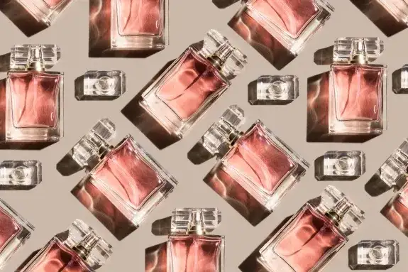 Perfum czy perfumów? Rozwiej wątpliwości raz na zawsze!