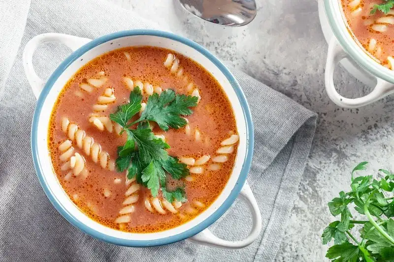 Jak zrobić pomidorówkę: przepis na najlepszą domową zupę