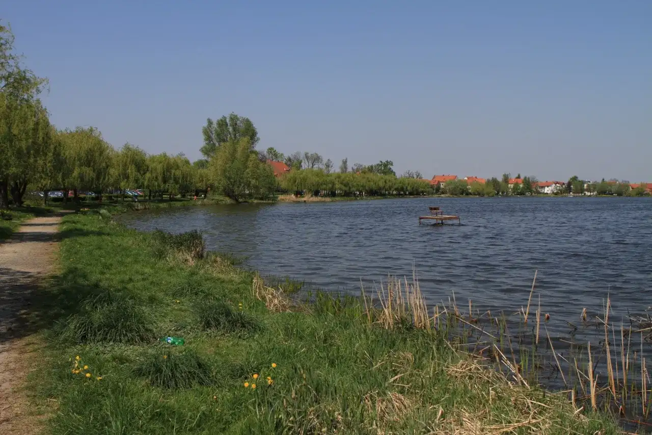 Jezioro Kunickie: najlepsze miejsca na wędkowanie i żeglarstwo w regionie