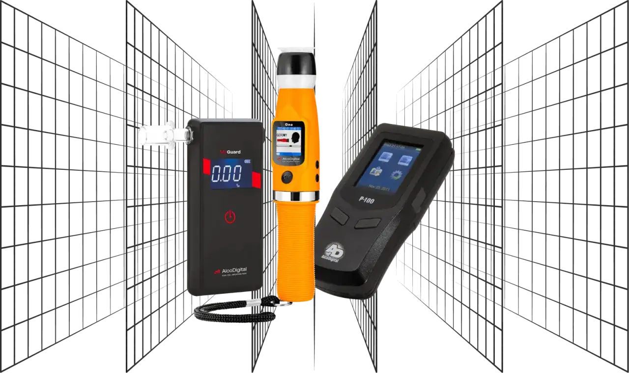 Trzy alkomaty: czarny z wyświetlaczem 0.00, pomarańczowy z napisem "GOTOWY" i czarny P-100. Dowiedz się, jak skalibrować alkomat.