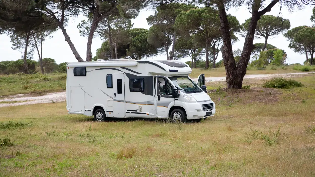 MPPT do kampera: Jak wybrać, by zyskać do 30% więcej energii?