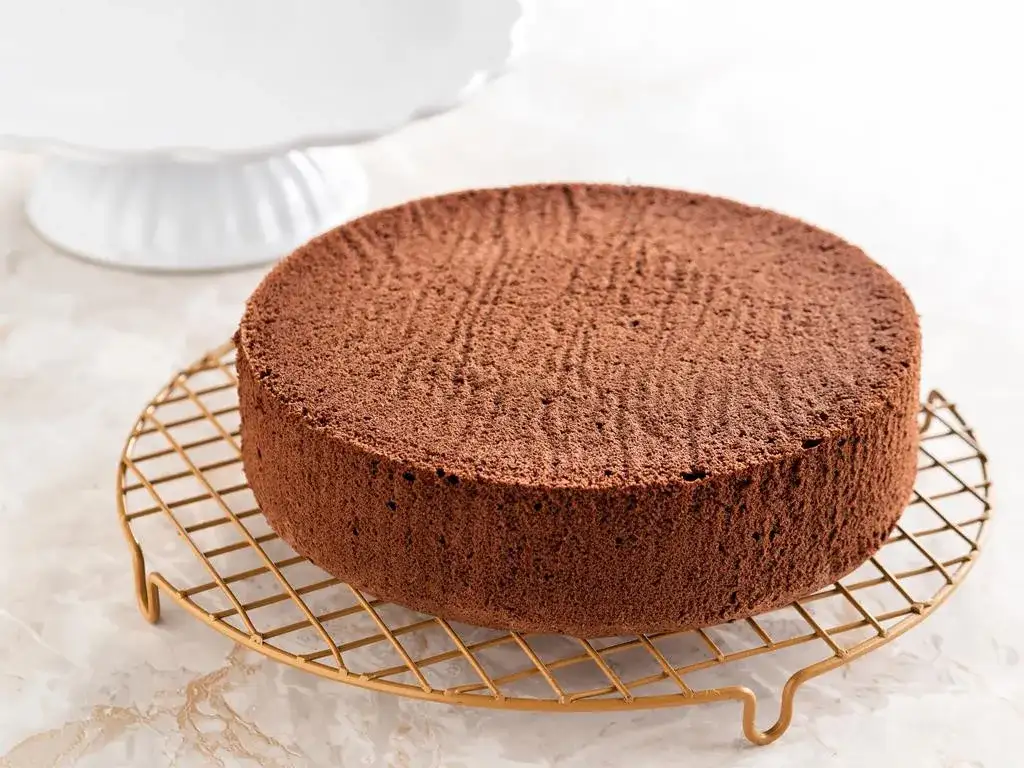 Idealny biszkopt czekoladowy: Sprawdzony przepis bez zakalca