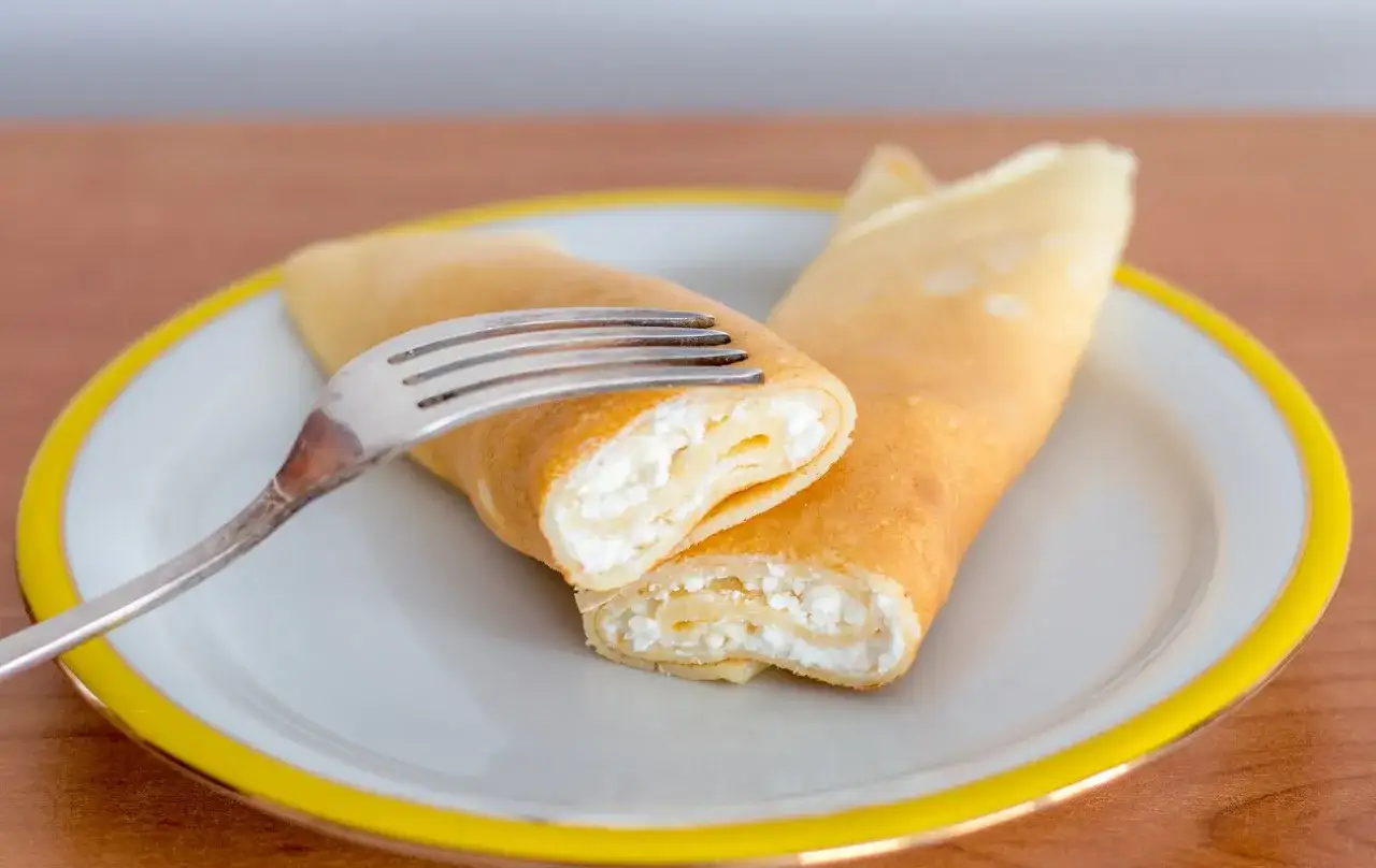 Jaki ser do naleśników na słodko? Wybierz najlepszy i uniknij błędów!