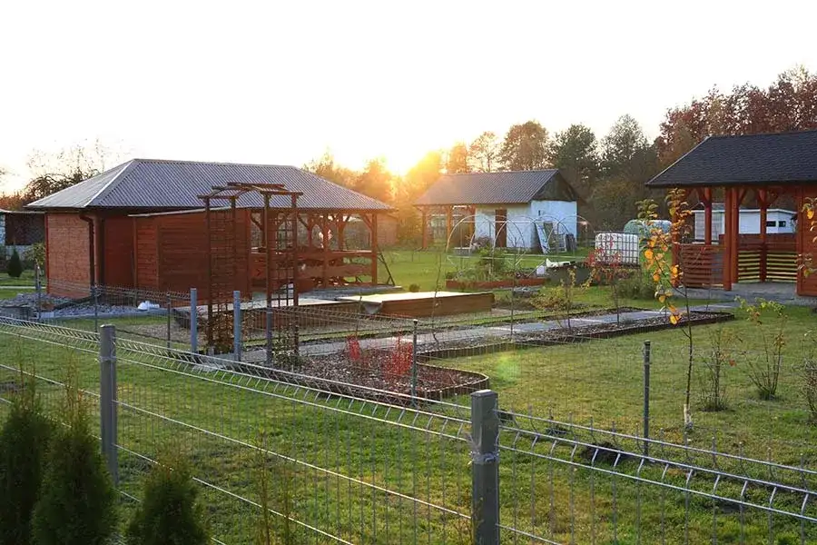 Czy na działce rekreacyjnej można postawić dom? Sprawdź przepisy!