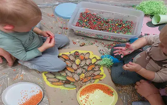 Zajęcia sensoryczne w Poznaniu – rozwój zmysłów dla Twojego dziecka