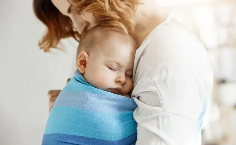 Jakie nosidełko dla niemowlaka wybrać według fizjoterapeuty?