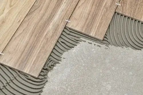 Kafelki czy panele – co wybrać, by uniknąć nieprzyjemnych niespodzianek?