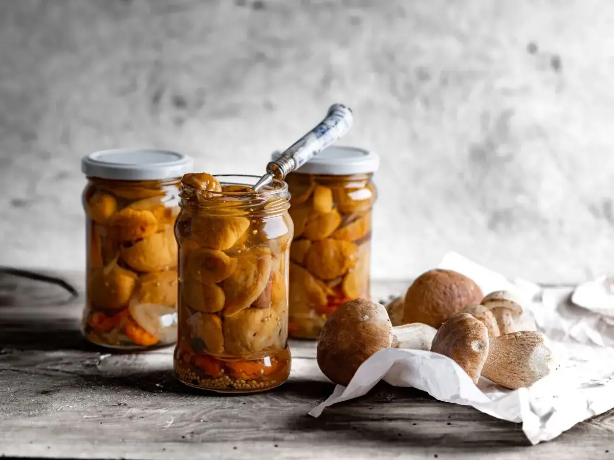 Maślaki w zalewie octowej – przepis na aromatyczną marynatę