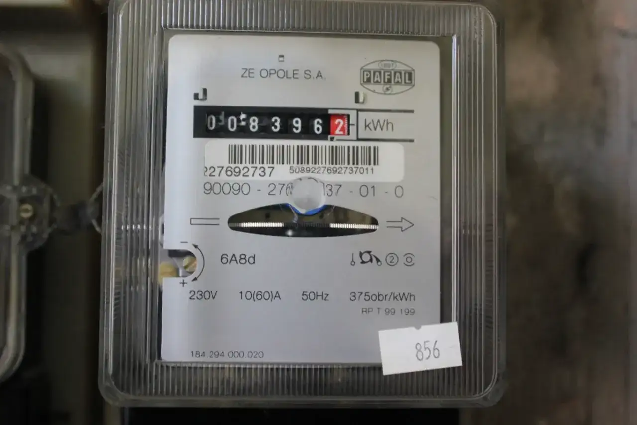 Odczyt licznika prądu krok po kroku: Zrozum swoje zużycie i rachunki.