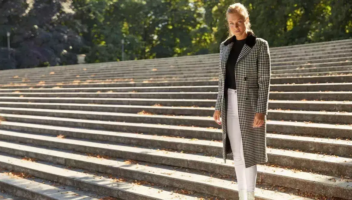 Najlepsze outfit na jesień: jak stworzyć stylowe i praktyczne zestawy