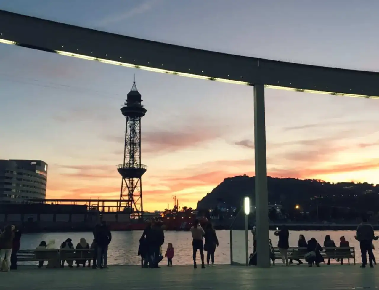 Najlepsze noclegi w Barcelonie - gdzie znaleźć idealne miejsce?