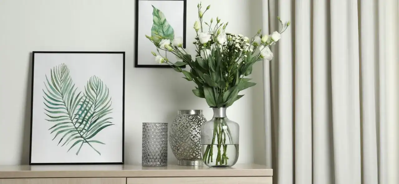 Co na komodę w przedpokoju: 10 inspirujących pomysłów na dekoracje