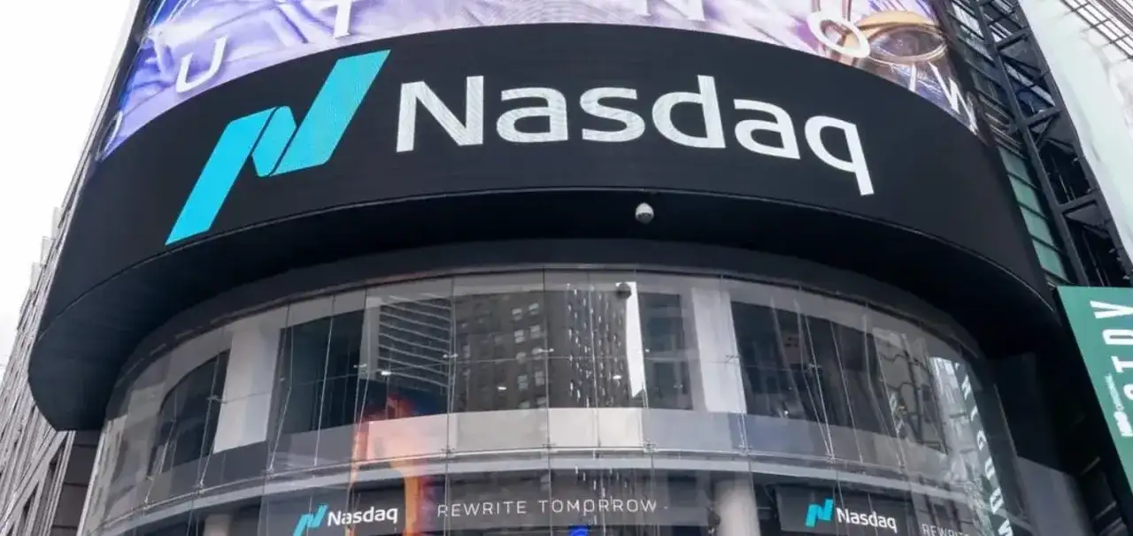 Godziny giełdy USA (NYSE, NASDAQ) w Polsce: 14:30 czy 15:30?