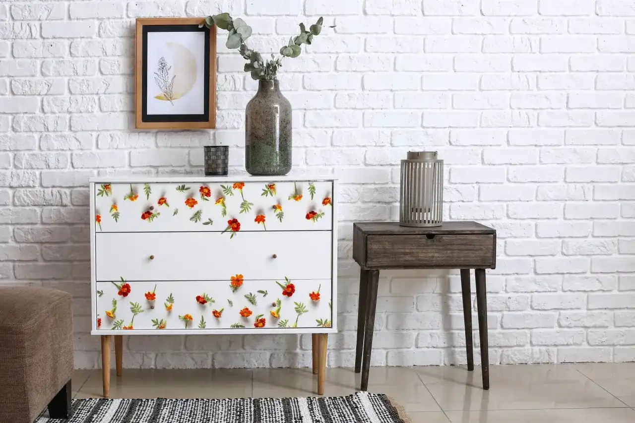 Jak zrobić decoupage na meblach - proste kroki do pięknych efektów