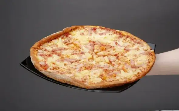 Ile osób najedzie się pizzą 45 cm? Sprawdź idealne porcje!