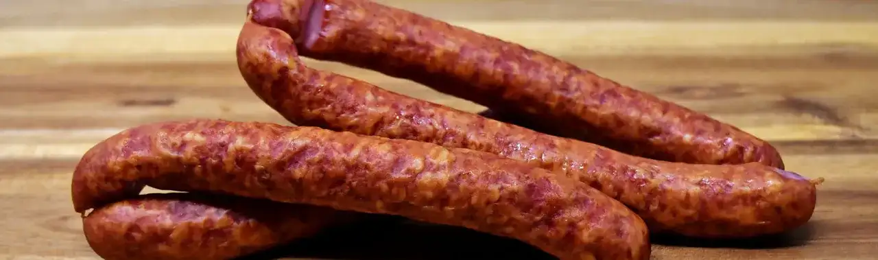 Kiełbasa zwyczajna kcal – ile kalorii ma popularna kiełbasa?