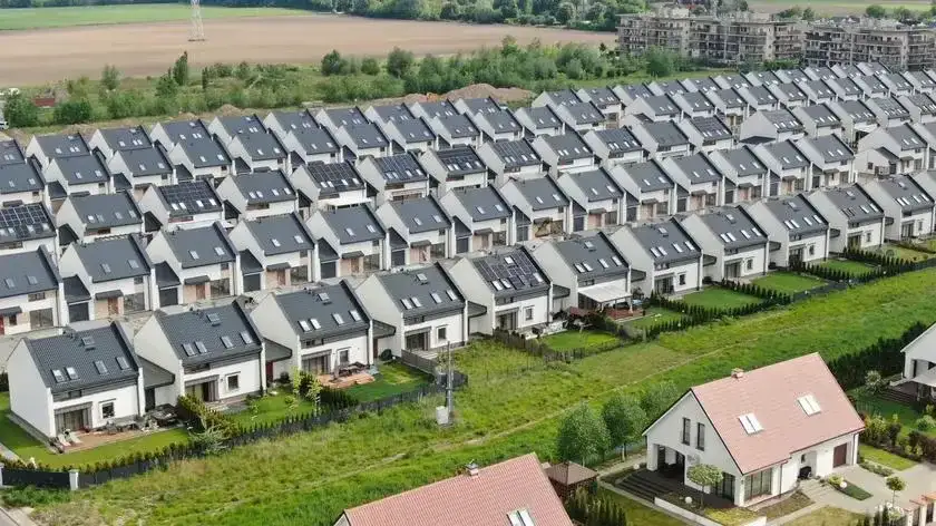 Osiedle w Warszawie jak osiedle: porównanie Zasadowa i Starodęby