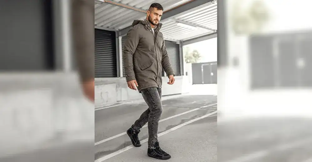 Jakie kolory butów do kurtki khaki, aby wyglądać stylowo?