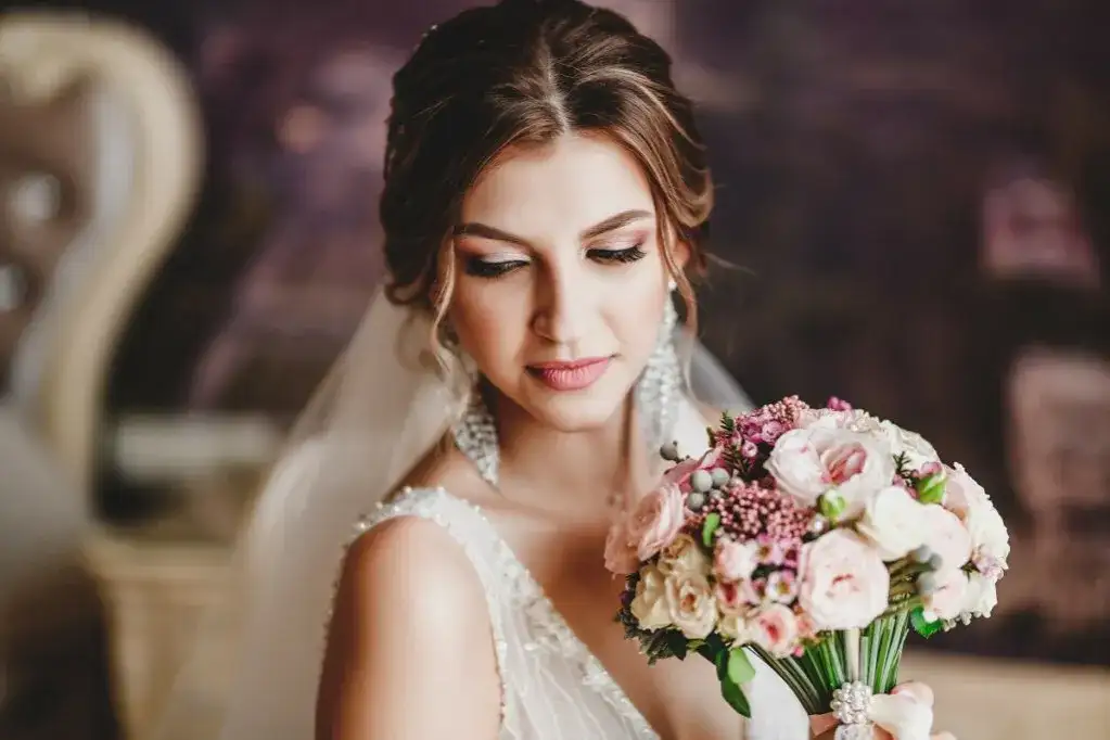 Jak samemu pomalować się na wesele i wyglądać olśniewająco