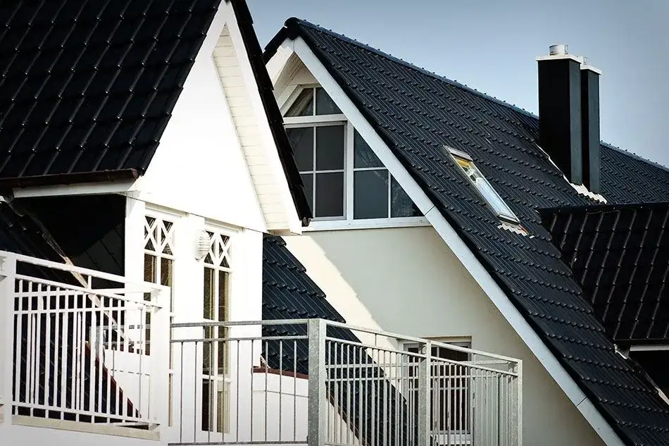 Jaką elewację wybrać do czarnej dachówki - najlepsze połączenia kolorów