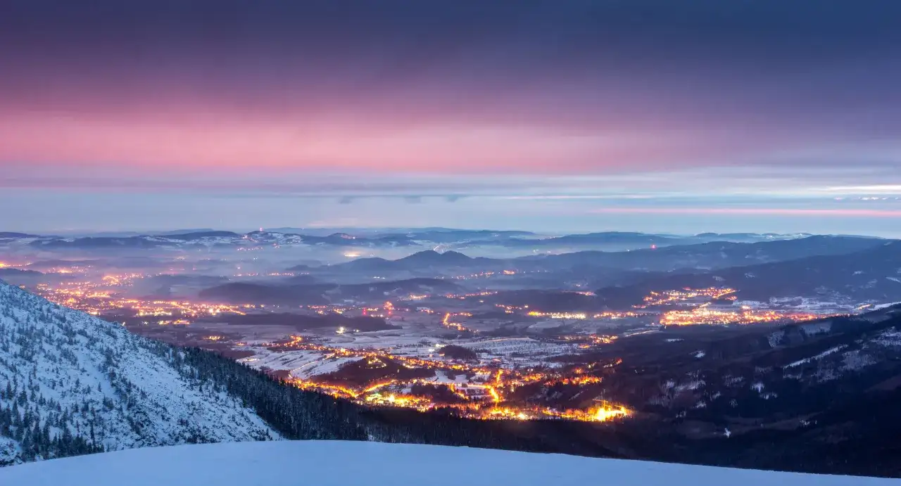 Atrakcje Jeleniej Góry zimą: gdzie na mroźne przygody?