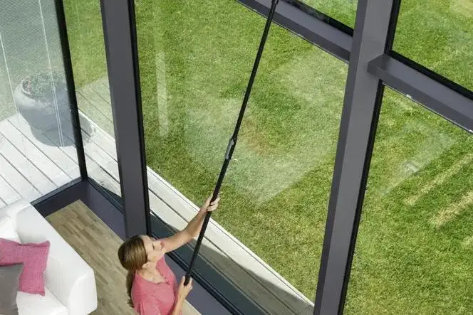 Jak myć okna Karcherem, żeby nie było smug - skuteczne techniki