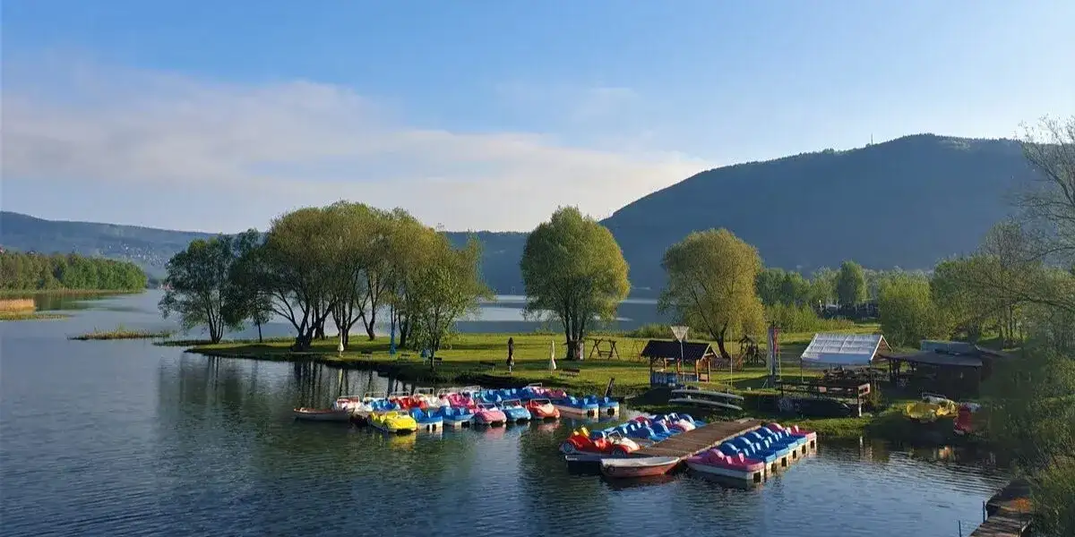 Atrakcje jeziora międzybrodzkiego: Odkryj niezapomniane miejsca i aktywności