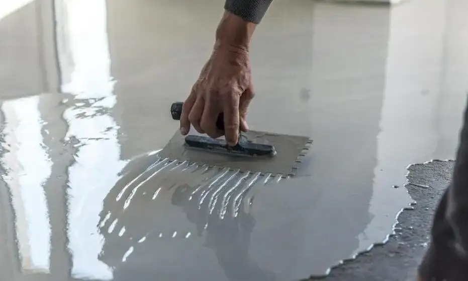 Skuteczne metody zabezpieczenia betonu przed wilgocią i uszkodzeniami