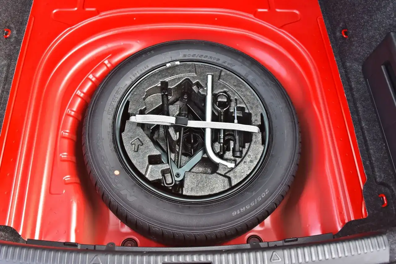 Ford S-Max: Koło zapasowe czy zestaw naprawczy? Pełny poradnik