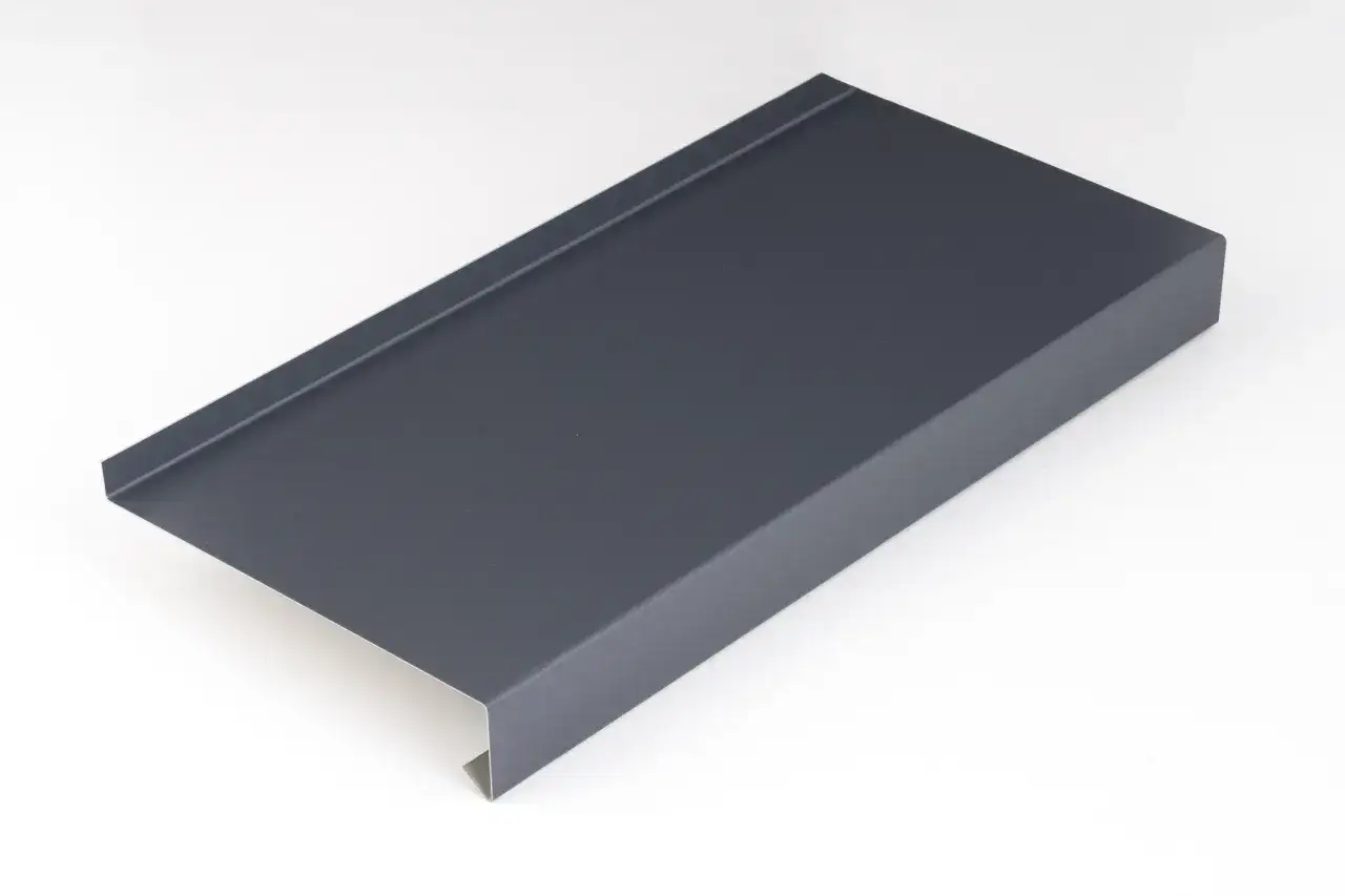 Element wykończeniowy z blachy w odcieniach grafitu, idealnie pasujący do kolorów ral 7024 a 7016.