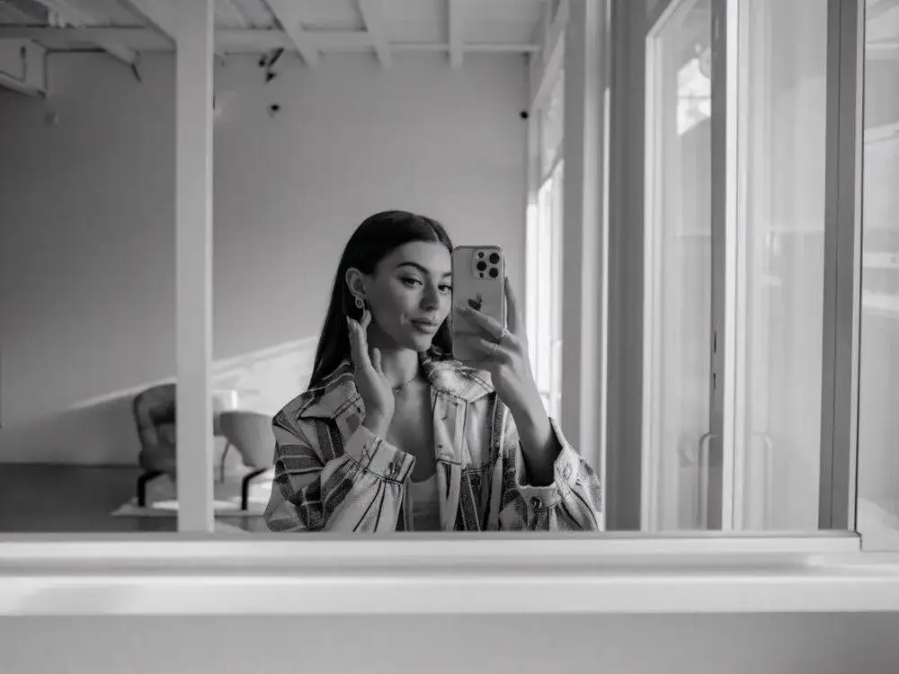 Jak zrobić zdjęcie w lustrze, aby wyglądało profesjonalnie i estetycznie