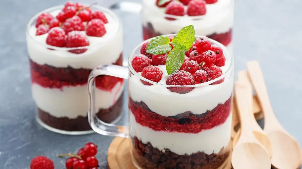 Pomysły na pyszne desery: co można zrobić z galaretką w kuchni