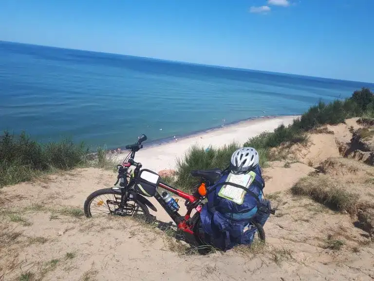 Szlak Zwiniętych Torów: Ustka-Rowy rowerem? Kompletny przewodnik!