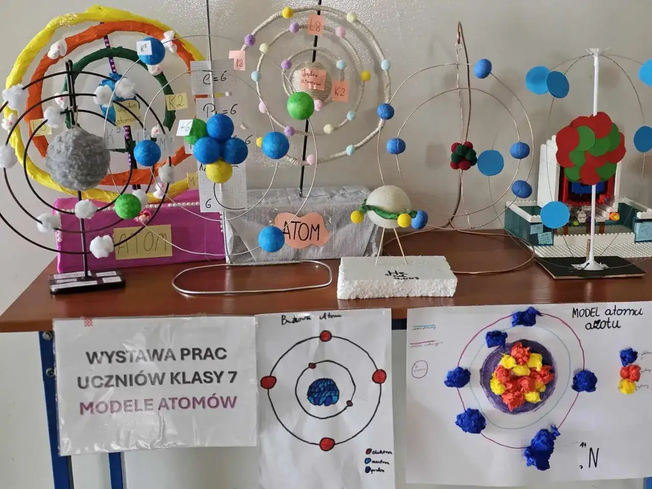 Model atomu na 5! Zbuduj go łatwo krok po kroku