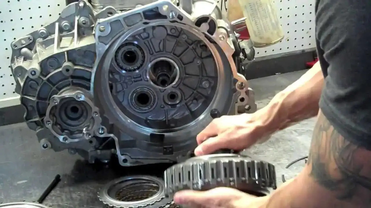 Objawy zużytego sprzęgła DSG: 5 sygnałów ostrzegawczych i koszty naprawy