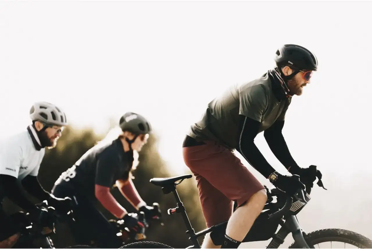 Okulary fotochromowe na rower czy warto? Odkryj ich prawdziwe zalety