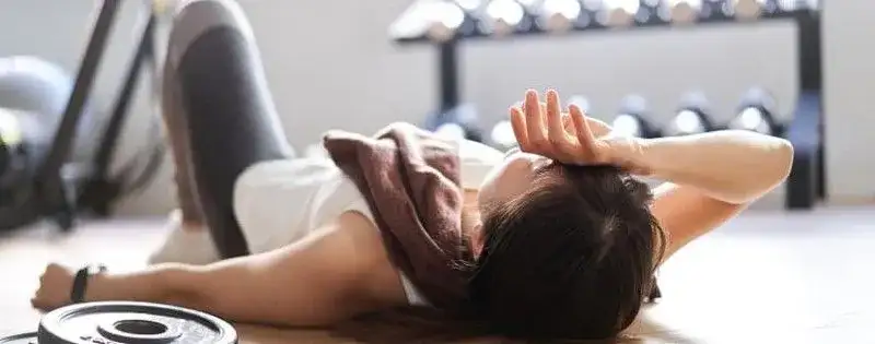 Ból po treningu: jak szybko wrócić do ćwiczeń bez ryzyka kontuzji