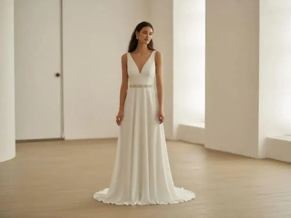 Jaka suknia ślubna dla niskiej osoby? Optycznie dodaj sobie wzrostu!