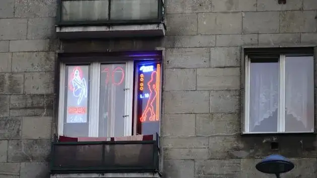 Jak skutecznie pozbyć się agencji towarzyskiej w bloku?