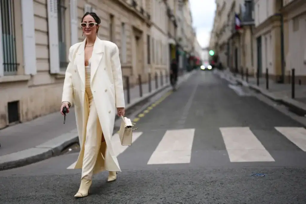 Strój na komunię dziecka: Jak ubrać się elegancko i bez gaf?