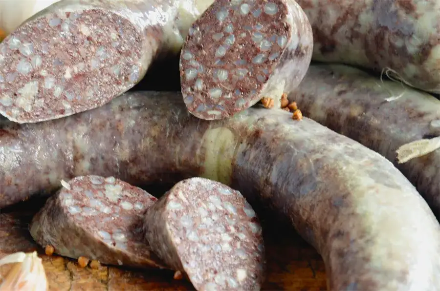 Czy kaszankę można jeść w piątek? Poznaj zasady i wyjątki